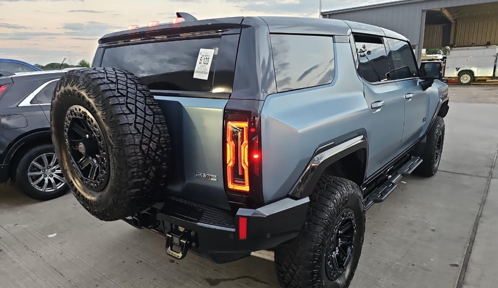 2024 Gmc Hummer EV SUV photo 2