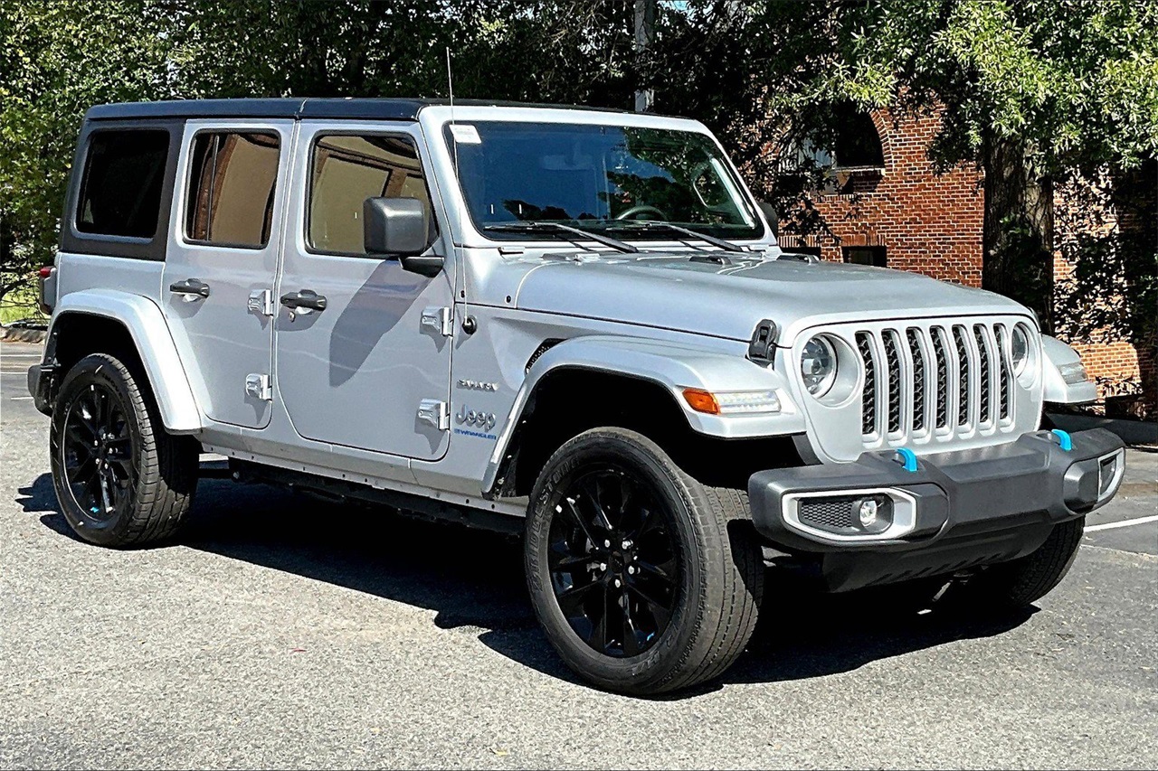 2023 Jeep Wrangler Sahara 4xe photo 2
