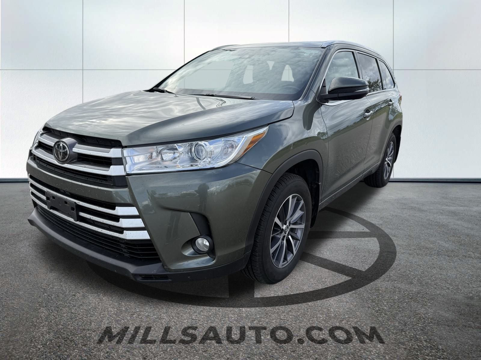 Used 2018 Toyota Highlander XLE with VIN 5TDJZRFH6JS813286 for sale in Willmar, Minnesota