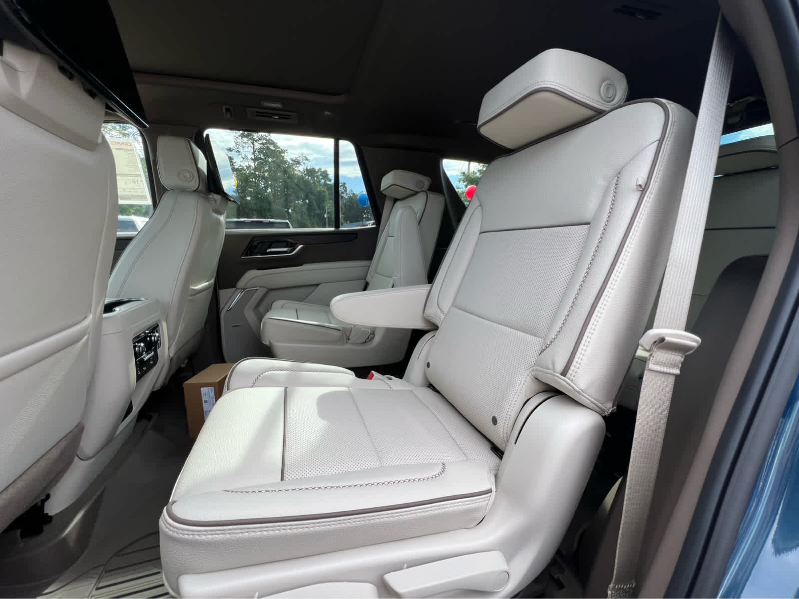 2025 Gmc Yukon Denali photo 8