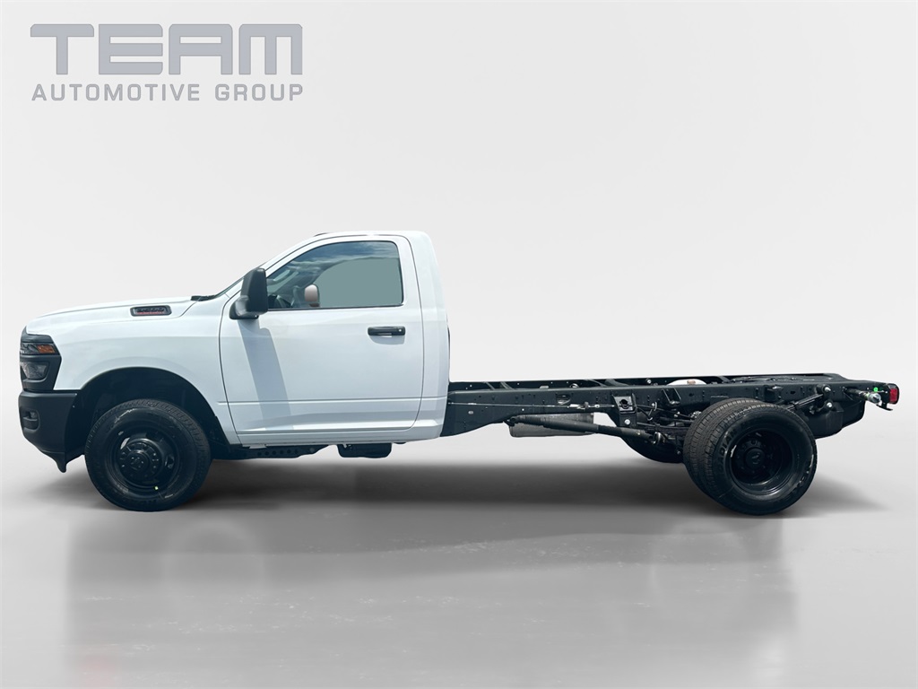 2025 Ram 3500 Tradesman photo 3