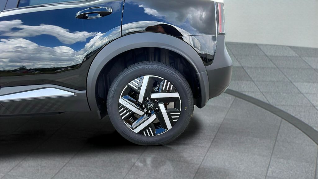 2025 Nissan Kicks SV photo 19