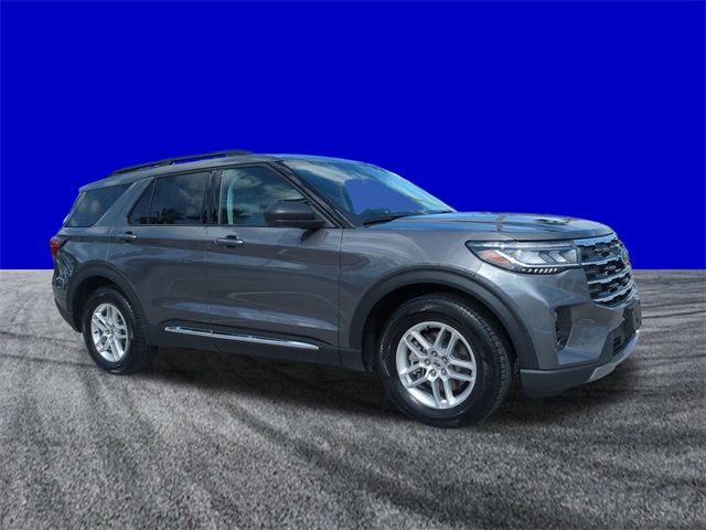 2025 Ford Explorer photo 2