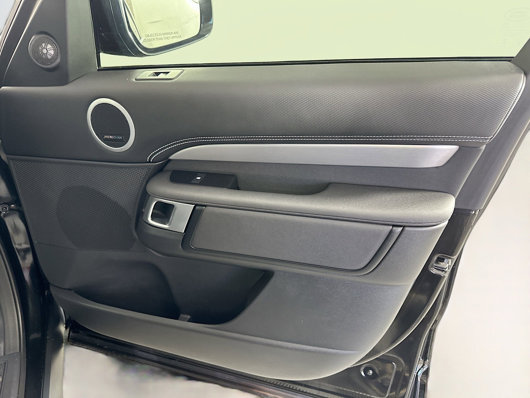 2024 Land Rover Discovery SE photo 26