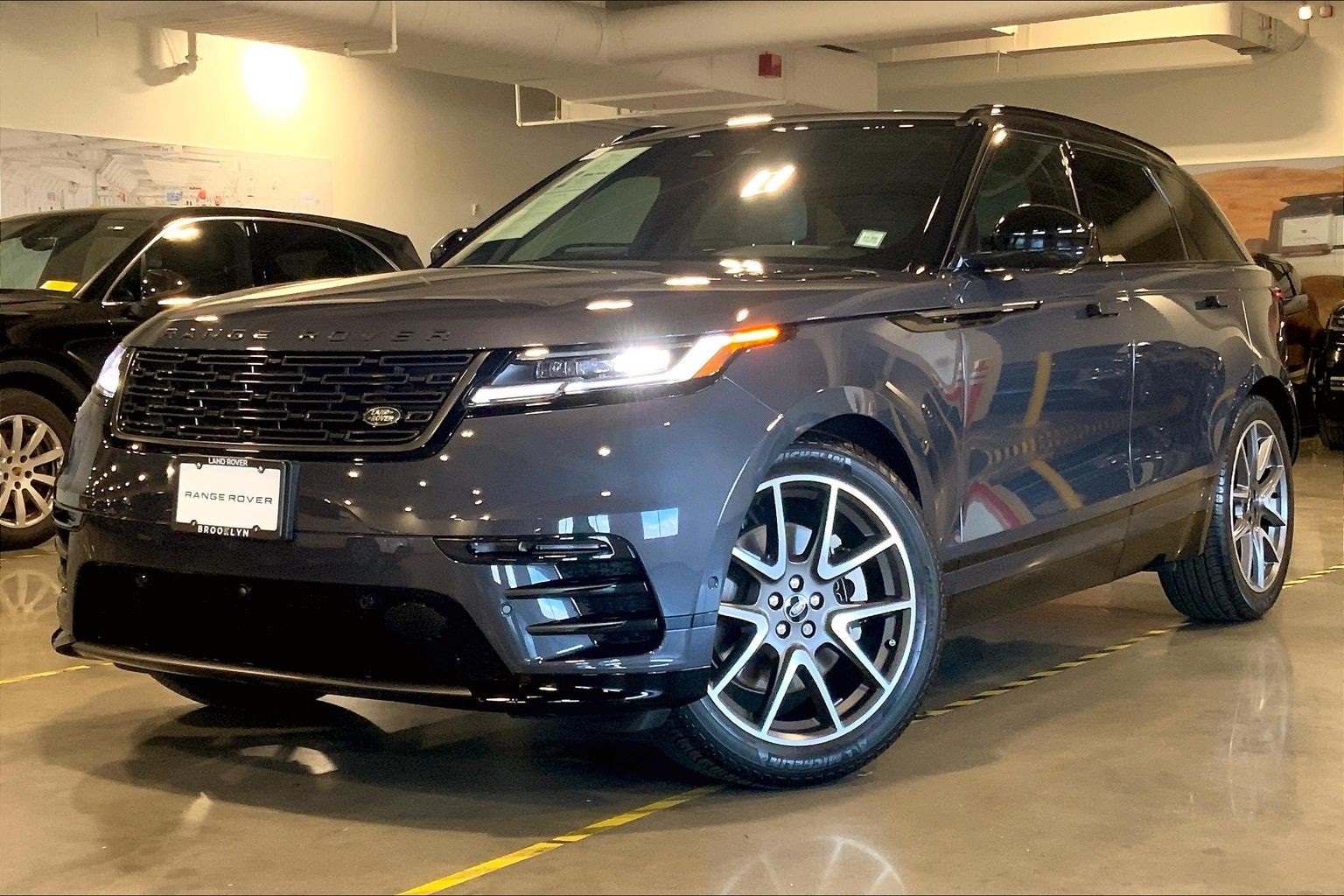 2026 Land Rover Range Rover Velar Dynamic SE's photo