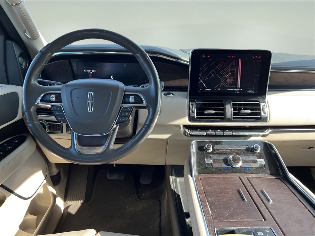 2021 Lincoln Navigator Standard photo 19