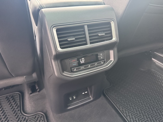 2025 Volkswagen Atlas SEL photo 26