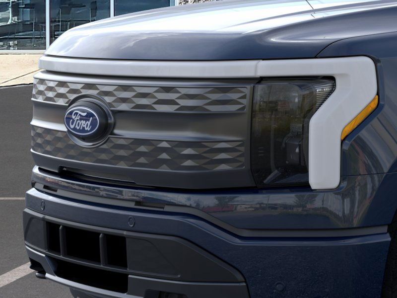 2025 Ford F-150 Lightning Lariat photo 17