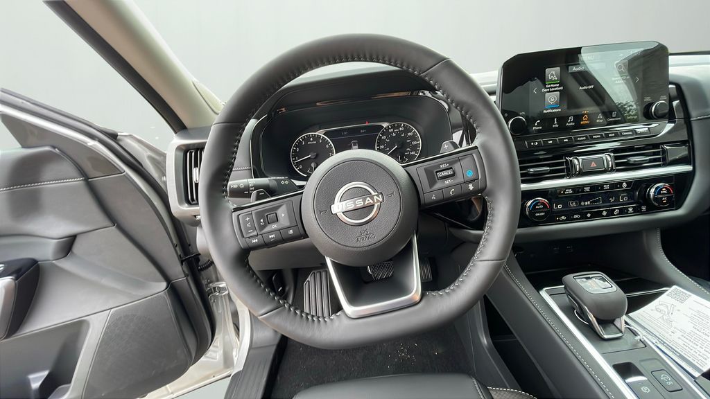 2025 Nissan Pathfinder SL photo 10