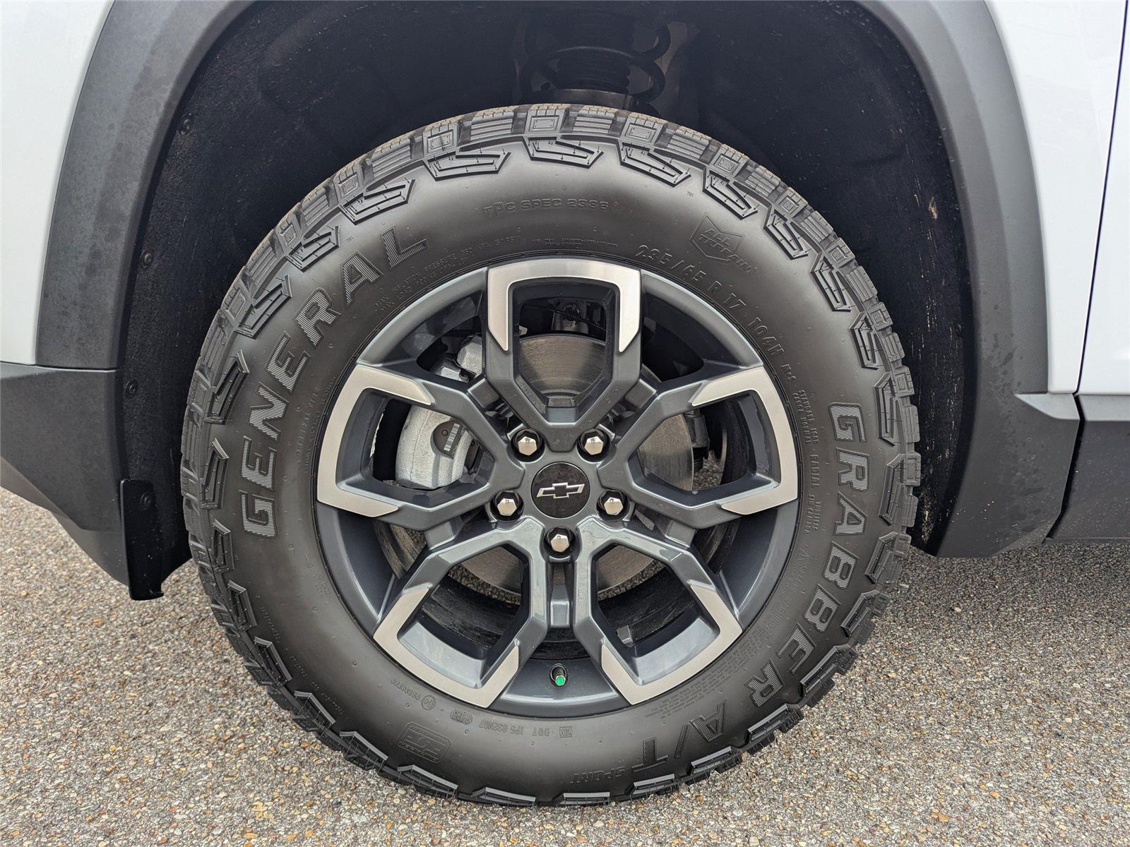 2026 Chevrolet Equinox ACTIV photo 10