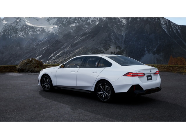 2026 Bmw 550e xDrive photo 2