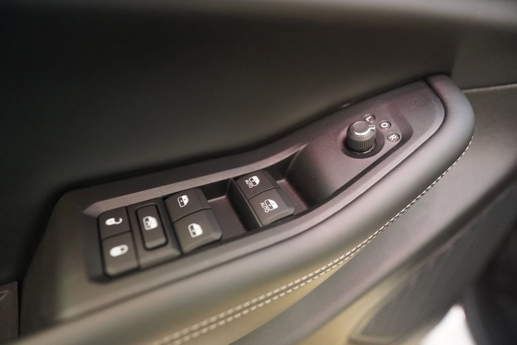 Used 2025 White Jeep Laredo image 26