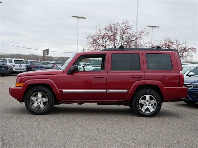 2010 Jeep Commander Sport photo 2