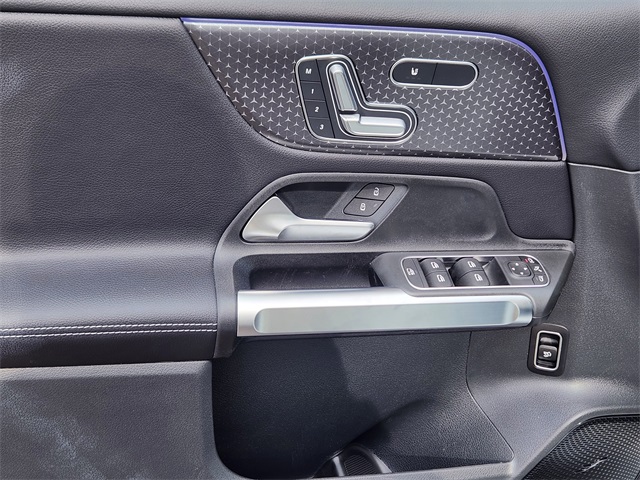 2026 Mercedes Benz GLB 250 4MATIC photo 9