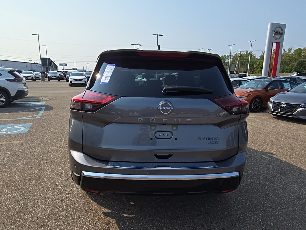 2026 Nissan Rogue Platinum photo 2