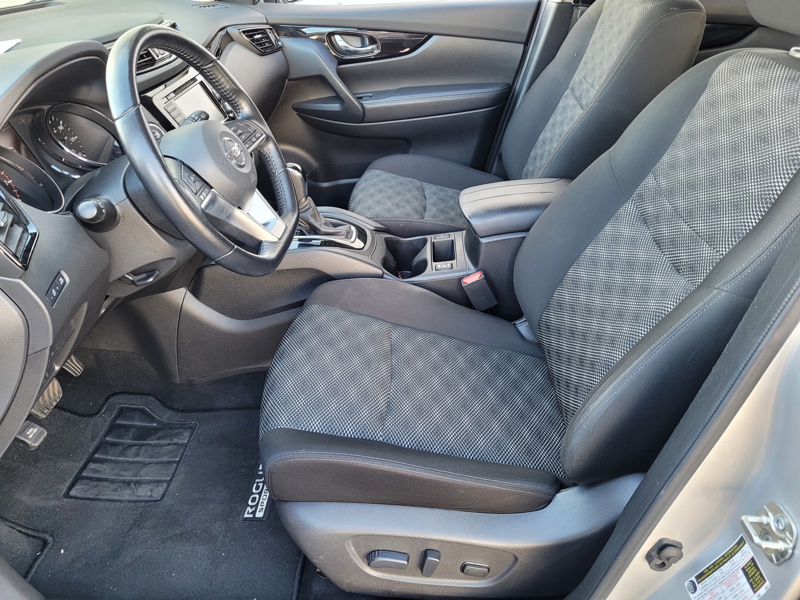 2022 Nissan Rogue Sport SV photo 17