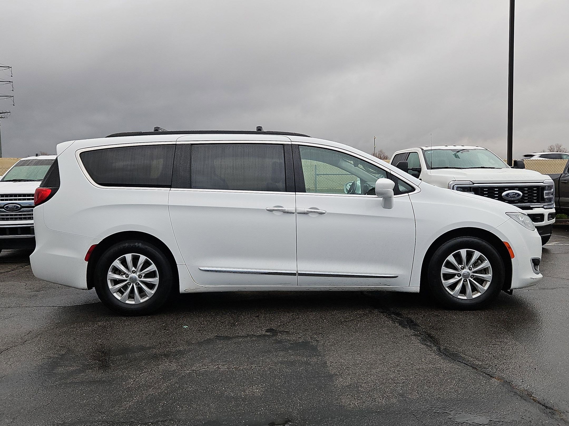 Used 2017 Chrysler Pacifica Touring-L with VIN 2C4RC1BG3HR815907 for sale in American Fork, UT