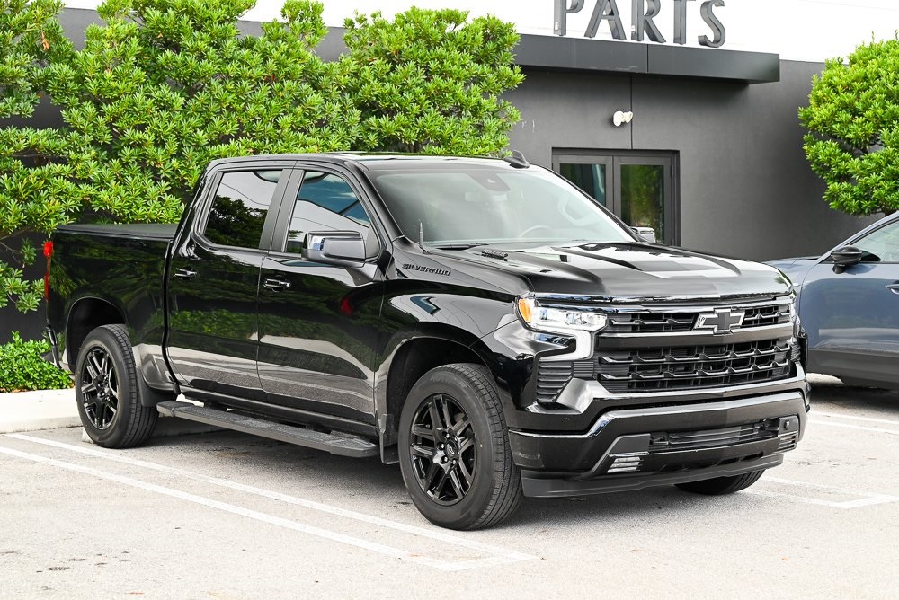 2023 Chevrolet Silverado 1500 RST photo 3