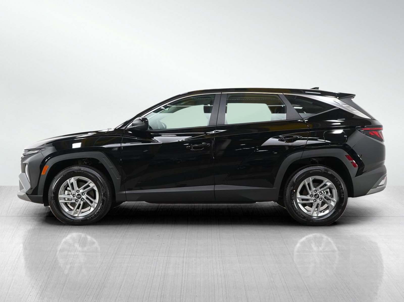 Certified 2025 Hyundai Tucson SE with VIN 3KMJACDE5SE020535 for sale in Minneapolis, Minnesota