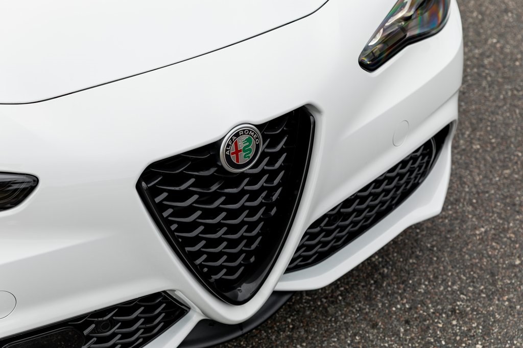 2025 Alfa Romeo Giulia Base photo 7
