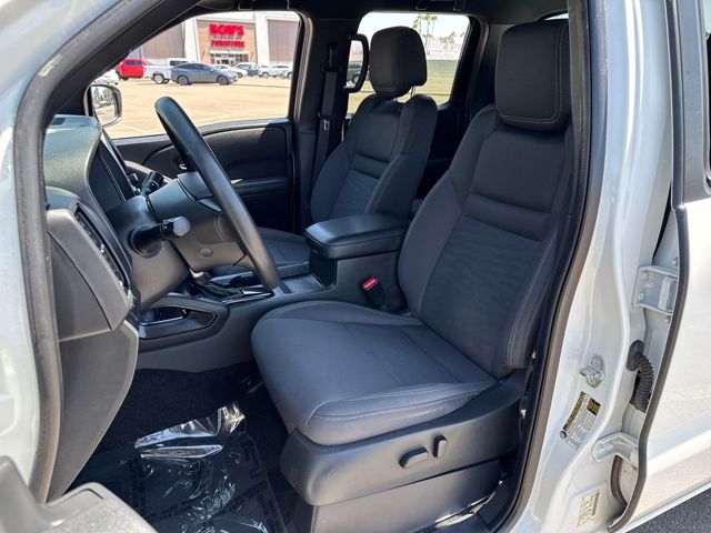 2023 Nissan Frontier SV photo 4
