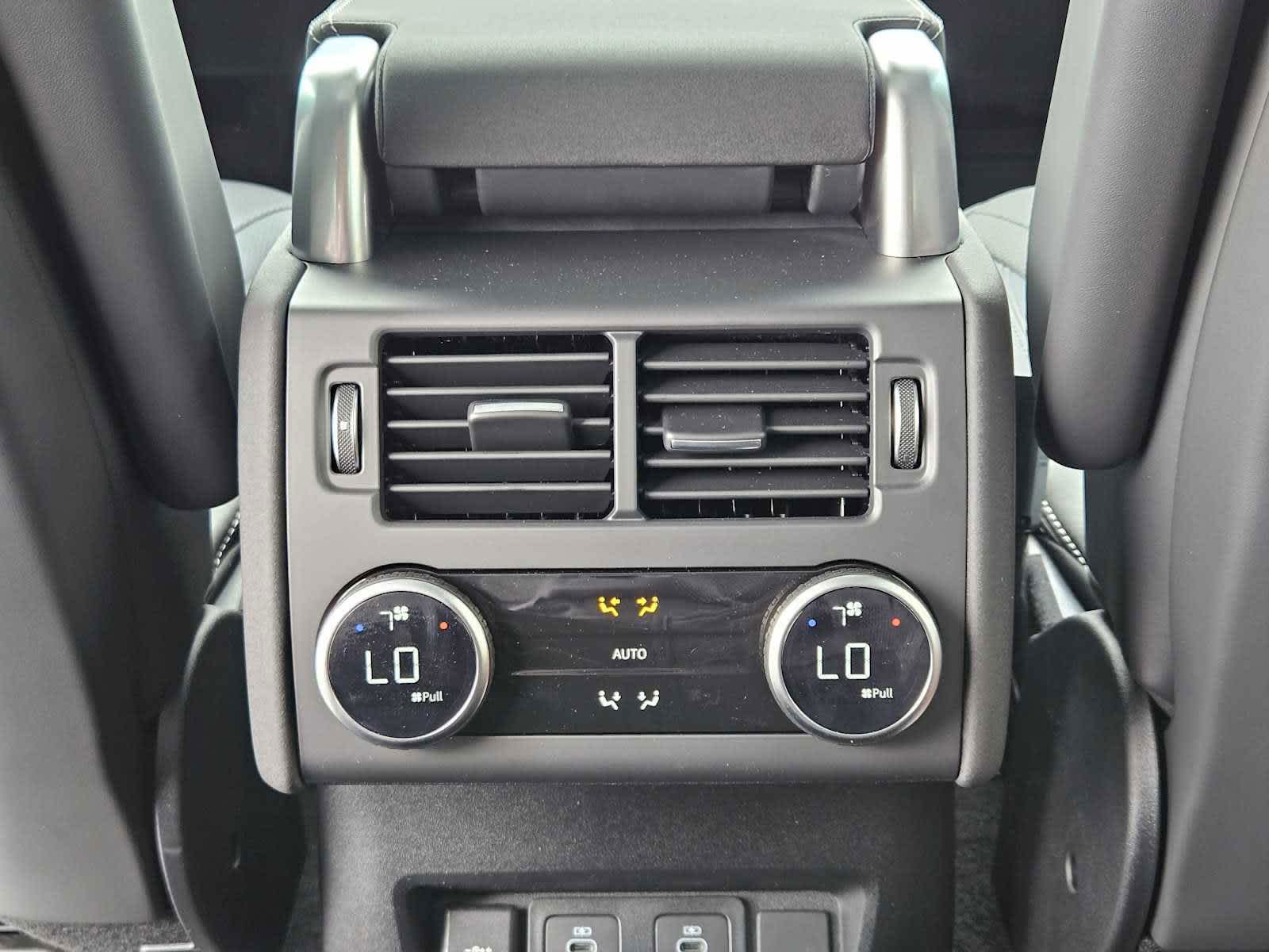2025 Land Rover Discovery SE photo 25
