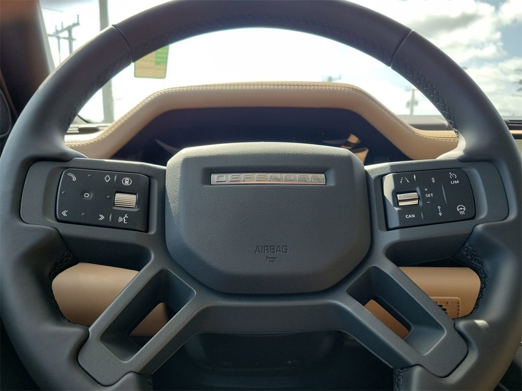 2025 Land Rover Defender 110 S photo 27