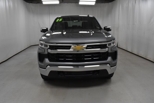 2025 Chevrolet Silverado 1500 LT photo 3
