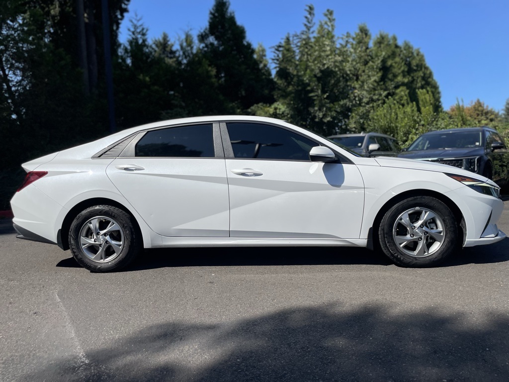 2022 Hyundai Elantra SE photo 3