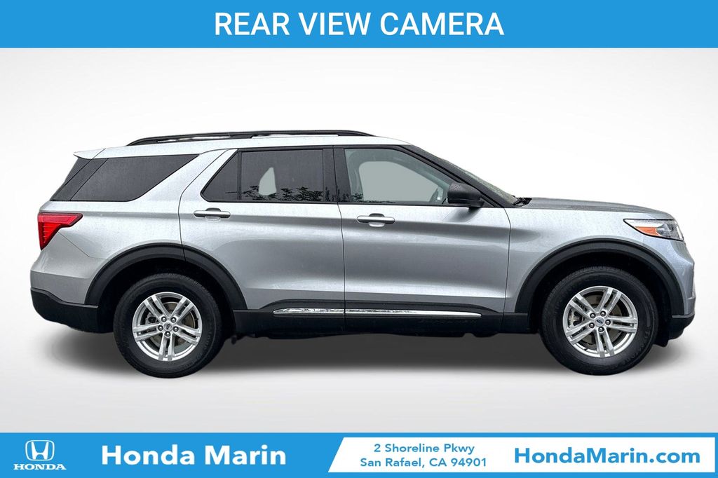 2023 Ford Explorer XLT photo 3