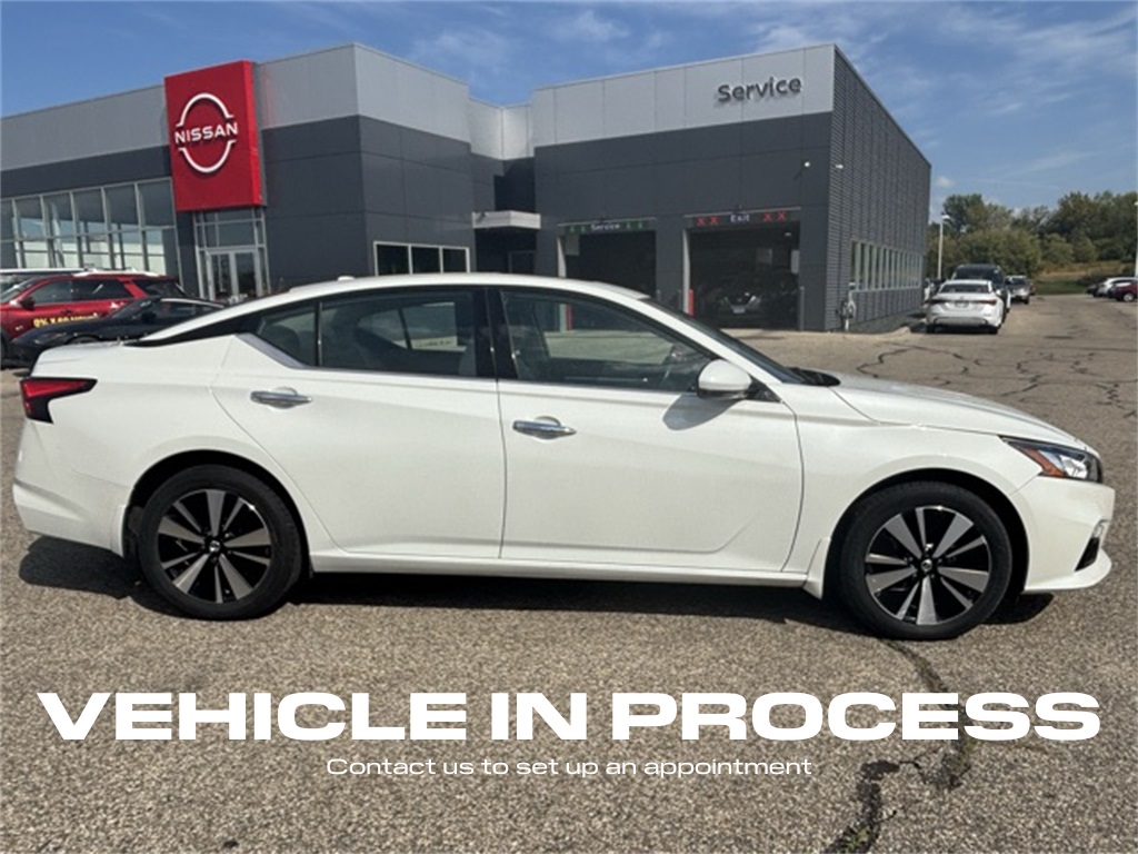Used 2021 Nissan Altima SL with VIN 1N4BL4EW6MN410823 for sale in Rochester, Minnesota
