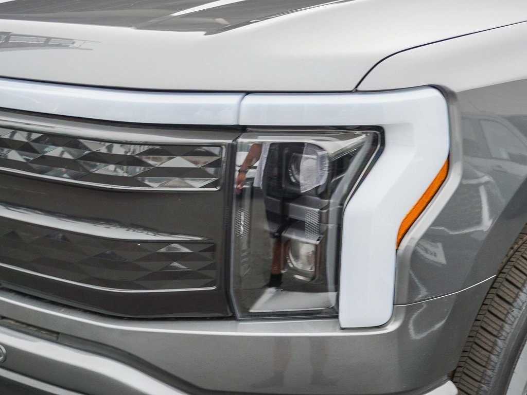 2025 Ford F-150 Lightning Platinum photo 5