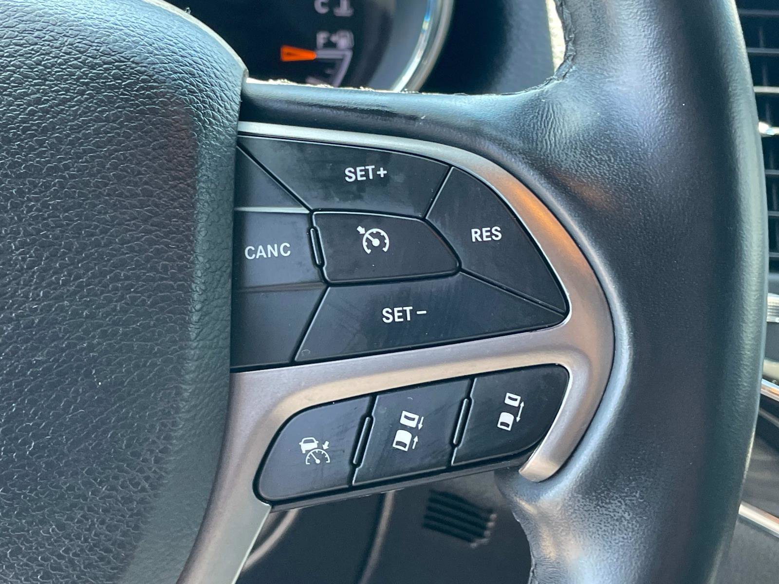 2021 Jeep Grand Cherokee Anniversary Edition photo 9