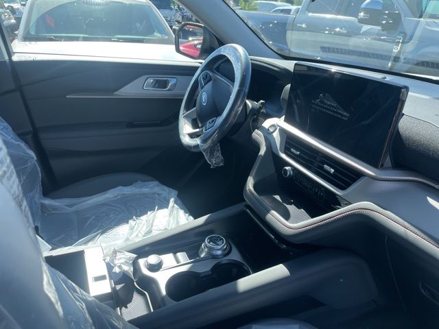 2025 Ford Explorer photo 4