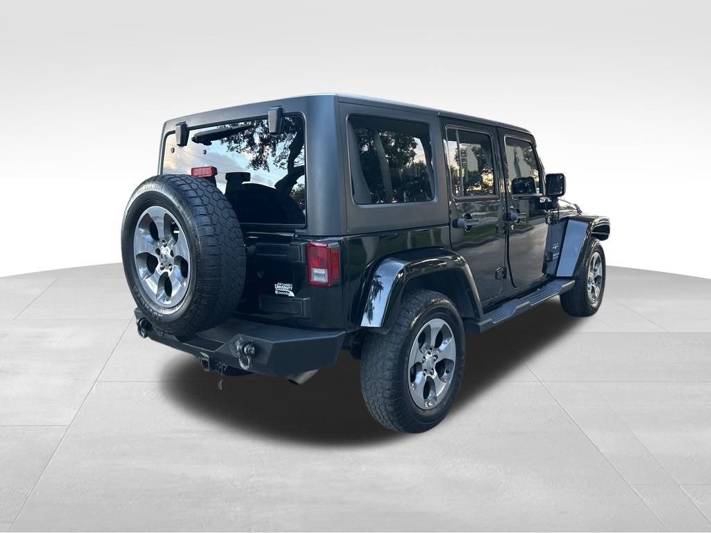 2017 Jeep Wrangler Unlimited Sahara photo 3