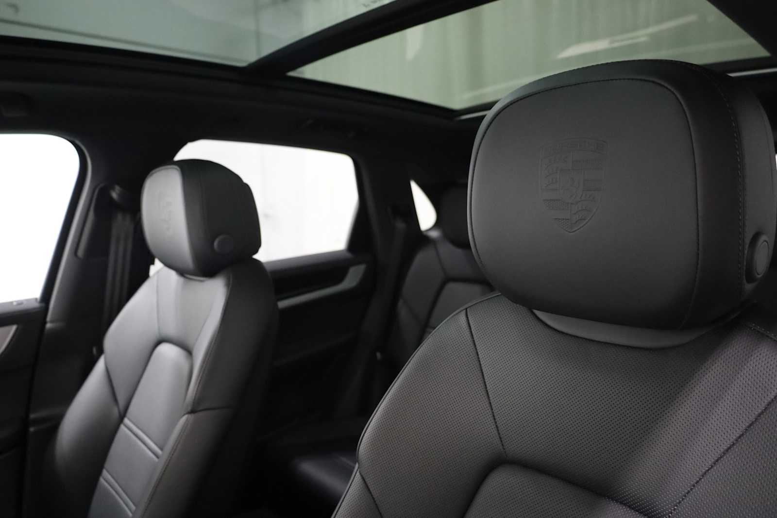 2025 Porsche Cayenne S photo 18