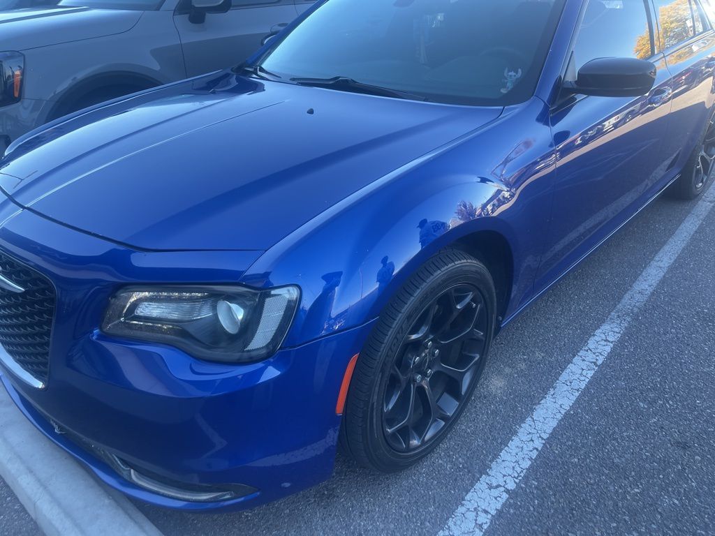 2019 Chrysler 300 Touring photo 3