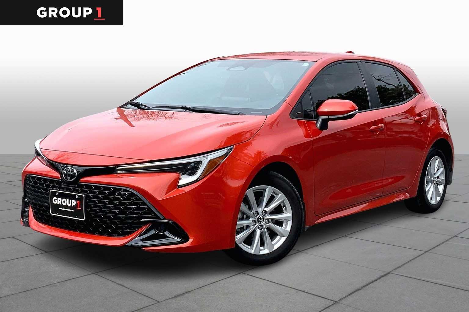 2025 Toyota Corolla Hatchback SE's photo