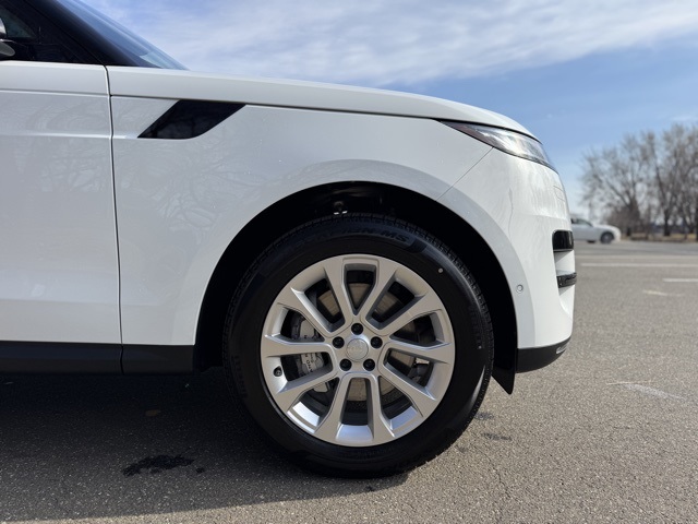 2025 Land Rover Range Rover Sport P360 S photo 9