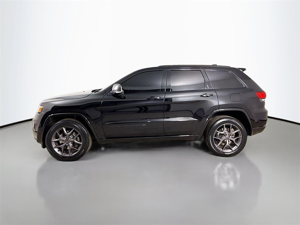 2021 Jeep Grand Cherokee Anniversary Edition photo 2