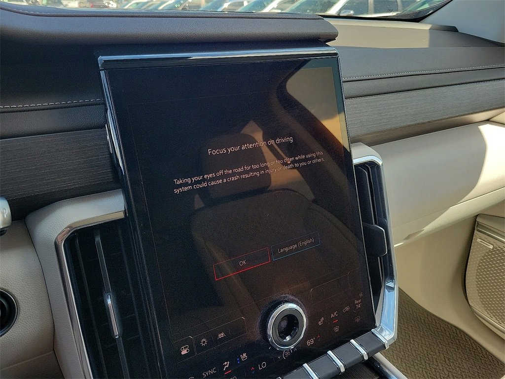 2024 Gmc Acadia Denali photo 22