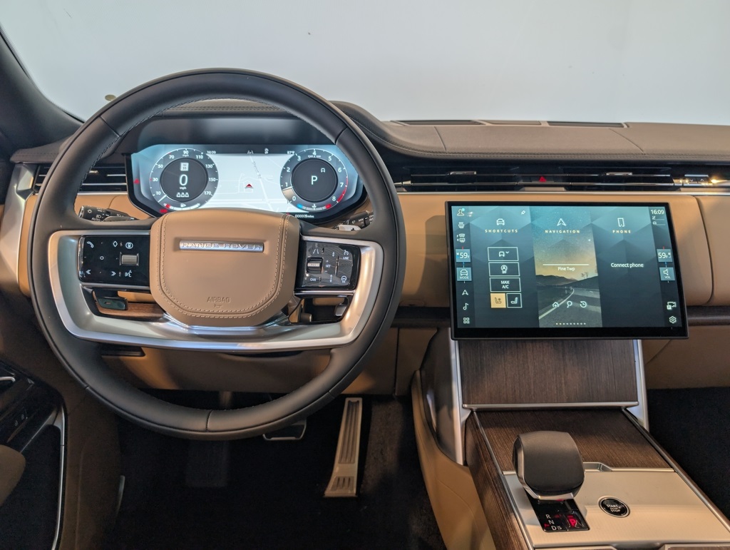 2025 Land Rover Range Rover SE photo 11