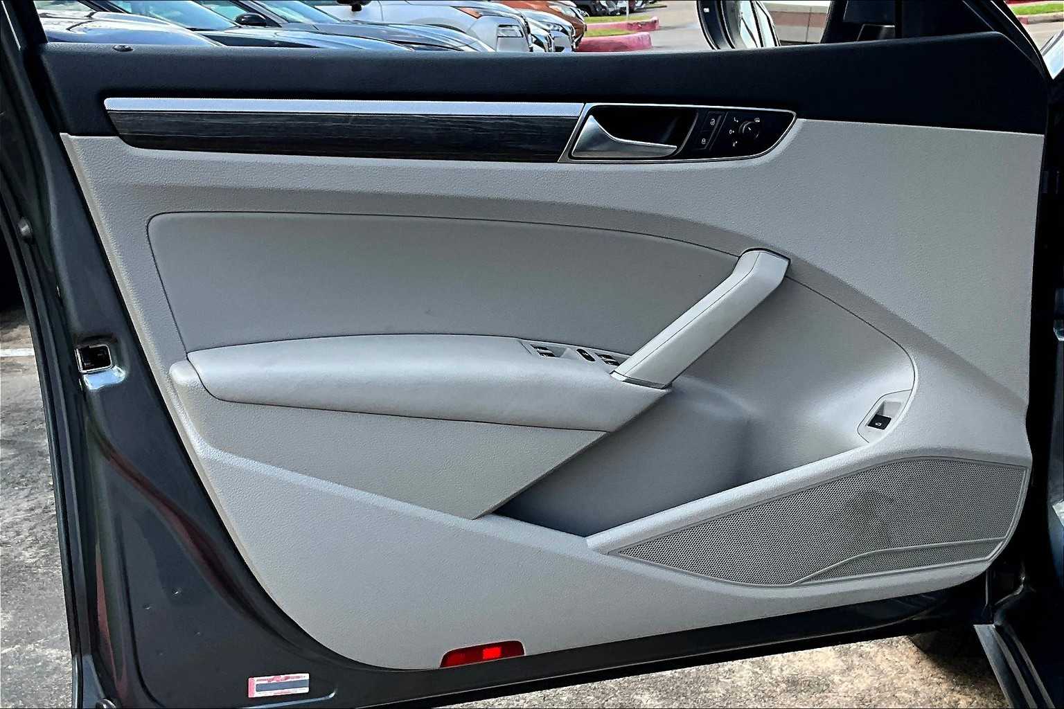 2018 Volkswagen Passat 2.0T SE photo 18
