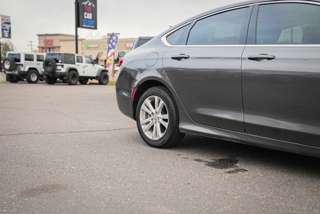 2016 Chrysler 200 Limited photo 4