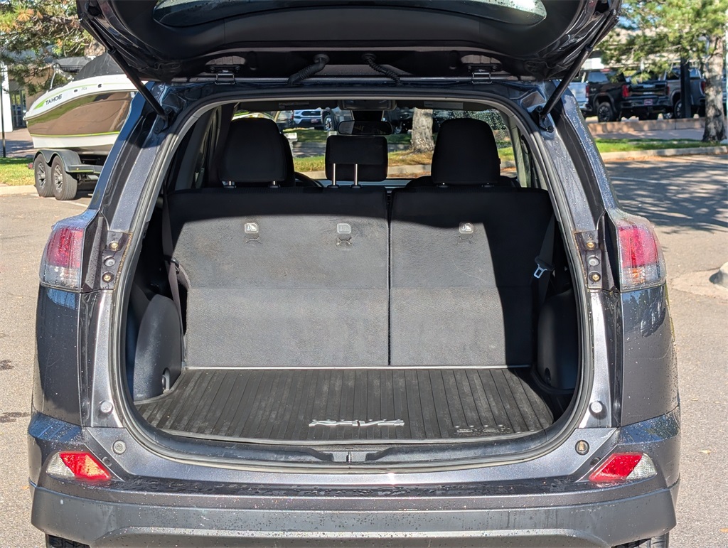 2017 Toyota RAV4 LE photo 17