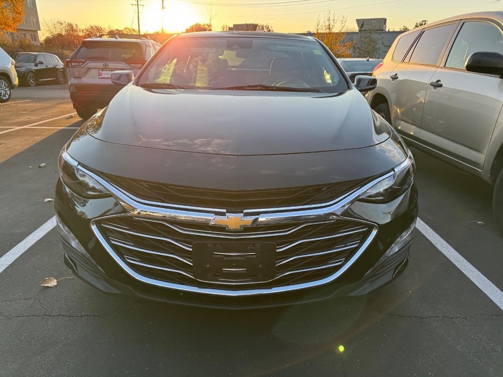 2025 Chevrolet Malibu 1LT photo 2