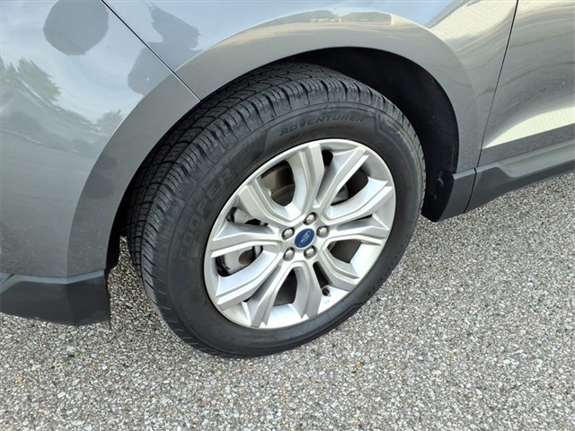 2022 Ford Edge Titanium photo 4