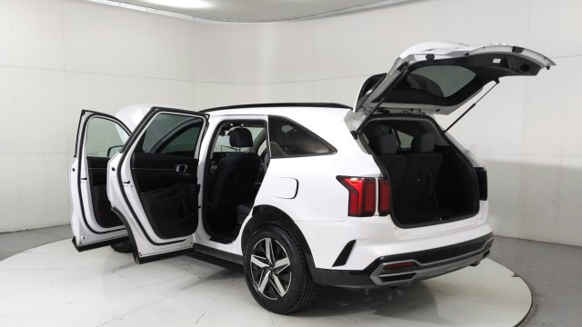 Used 2022 WHITE Kia S image 10