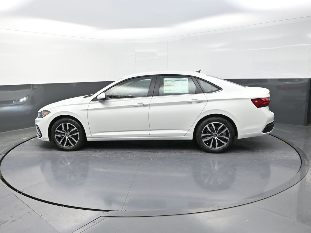 2025 Volkswagen Jetta SE photo 4