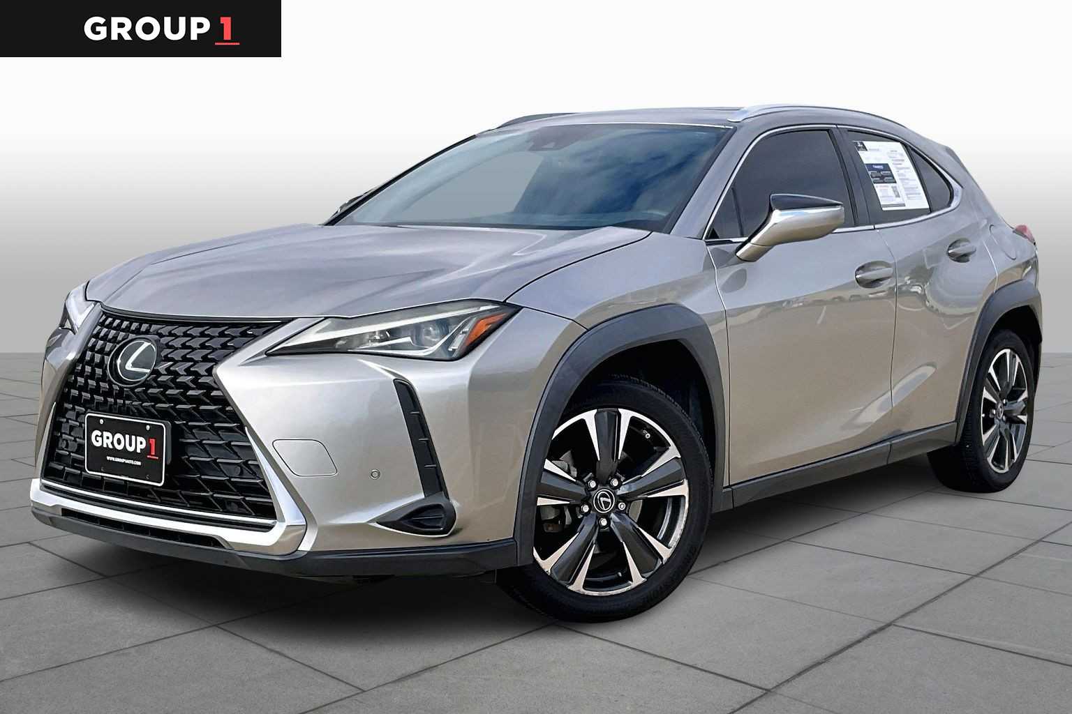 2020 Lexus UX 200's photo